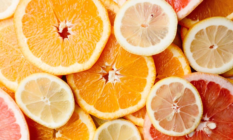 citrus fruit slices very acidic for sensitive teeth